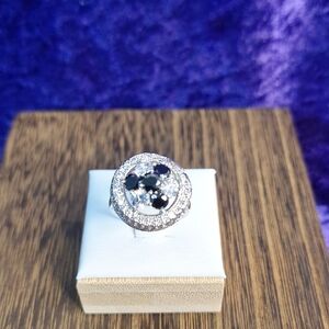 Elegant Silver and Black Women's Ring. Size 6.5